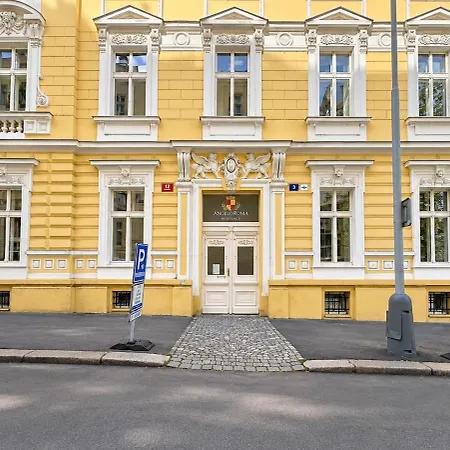 6 Station Apt, 28m2 Praha